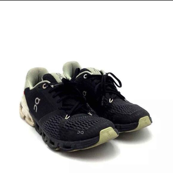 On Cloud Flyer Swiss Engineering Black Running Athletic Sneakers Tennis Shoes W6 - Picture 2 of 6